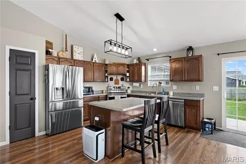 Kitchen - 21 Doe Ct, Moro, IL 62067 photo 1 of 3