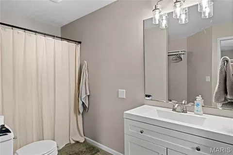 Bath - 21 Doe Ct, Moro, IL 62067 photo 3 of 3