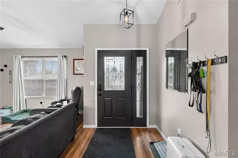 Entry Way - 21 Doe Ct, Moro, IL 62067 photo 1 of 2