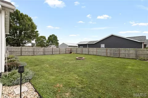 Exterior - 21 Doe Ct, Moro, IL 62067 photo 5 of 6