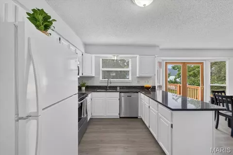 Kitchen - 15 Delegate Cir, O'fallon, MO 63368 photo 3 of 4