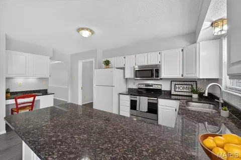 Kitchen - 15 Delegate Cir, O'fallon, MO 63368 photo 2 of 4