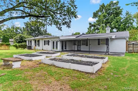 Exterior - 8217 Cadillac Ln, Berkeley, MO 63134 photo 7 of 8