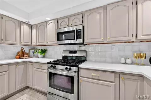 Kitchen - 8217 Cadillac Ln, Berkeley, MO 63134 photo 4 of 6