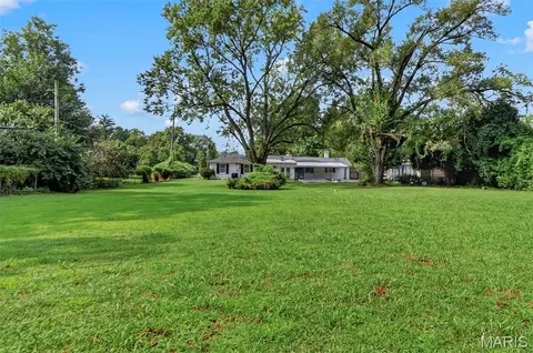 Exterior - 8217 Cadillac Ln, Berkeley, MO 63134 photo 6 of 8