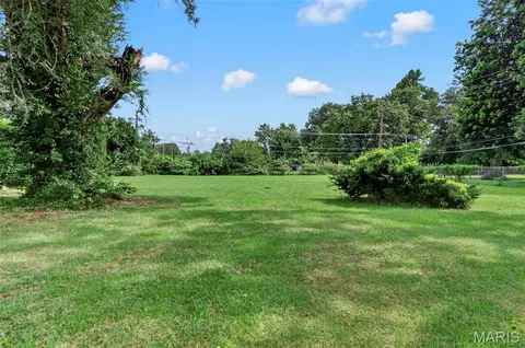 Exterior - 8217 Cadillac Ln, Berkeley, MO 63134 photo 5 of 8