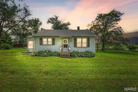 5802 Hwy F Hwy, Farmington, MO 63640