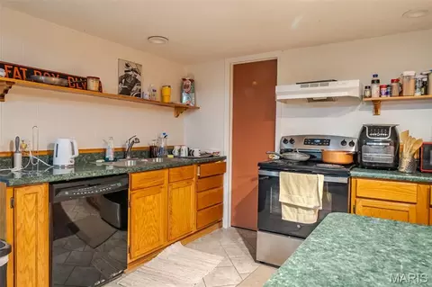 Kitchen - 7660 Highway 47, Union, MO 63084 photo 3 of 3