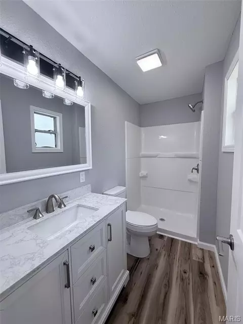 Bath - 2181 Spring Bluff Rd, Sullivan, MO 63080 photo 1 of 2