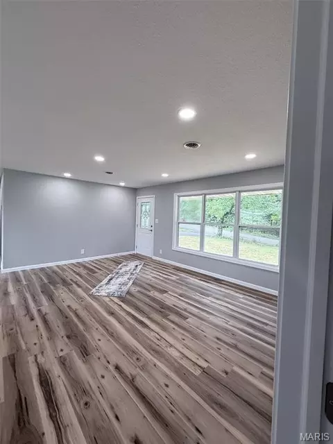 Living - 2181 Spring Bluff Rd, Sullivan, MO 63080 photo 2 of 3