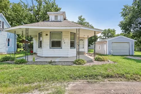709 Simpson St, Pocahontas, IL 62275