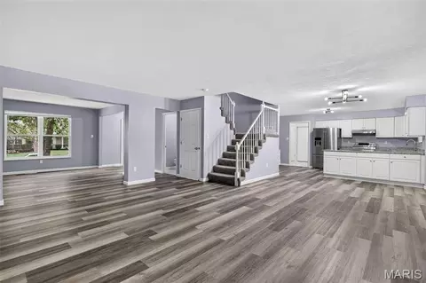 Living - 2947 Bromley Dr, O'fallon, MO 63368 photo 11 of 13