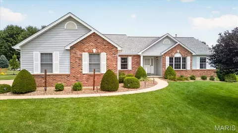 1228 Highland Circle Dr, Wentzville, MO 63385