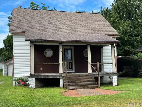 212 W Illinois St, New Baden, IL 62265