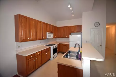 Kitchen - 1002 Shire Ln, Eureka, MO 63025 photo 2 of 2