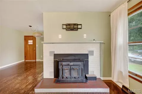 Living - 803 Fairgrounds Rd, Rolla, MO 65401 photo 5 of 8