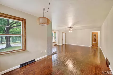 Living - 803 Fairgrounds Rd, Rolla, MO 65401 photo 7 of 8
