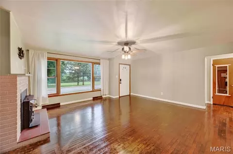 Living - 803 Fairgrounds Rd, Rolla, MO 65401 photo 3 of 8