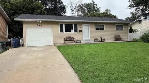 390 S Saint Charles St, Florissant, MO 63031
