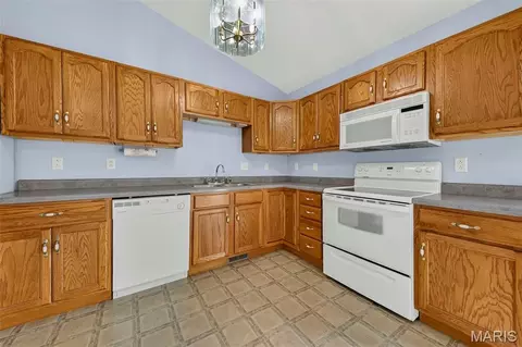 Kitchen - 54 Spring Hill Cir, Wright City, MO 63390 photo 3 of 4