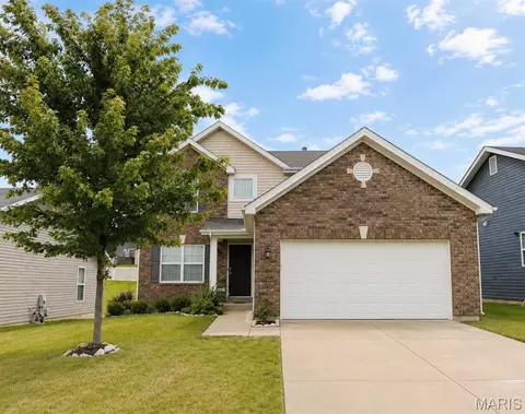 224 Quiet Bend Dr, Wentzville, MO 63385