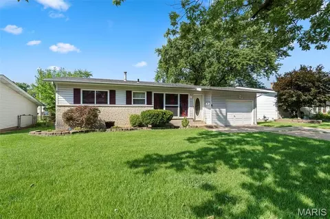 810 Carmelita Ln, Florissant, MO 63031