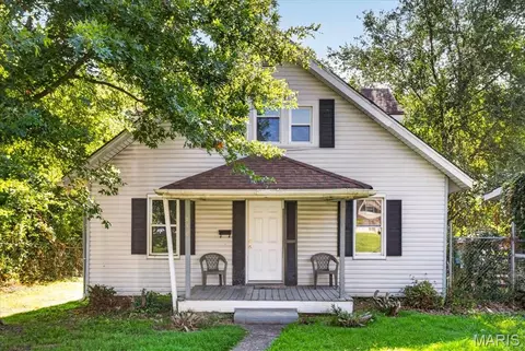 438 N 5th St, Belleville, IL 62220