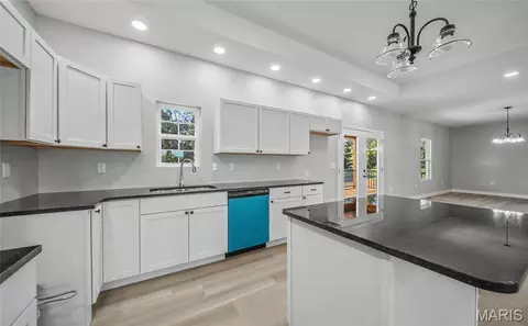Kitchen - 21875 Vineyard Outer Rd, Saint James, MO 65559 photo 1 of 1