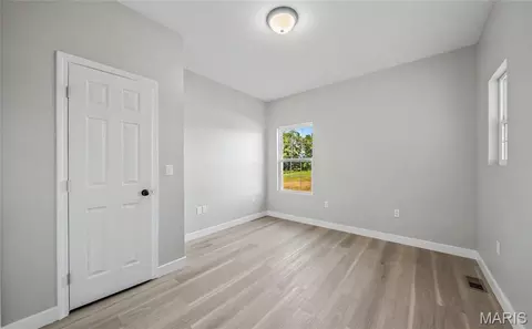 Bedroom - 21875 Vineyard Outer Rd, Saint James, MO 65559 photo 2 of 3