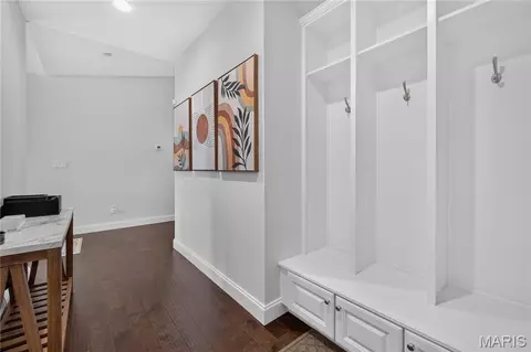 Entry Way - 1329 Cordata Dr, Frontenac, MO 63131 photo 3 of 4
