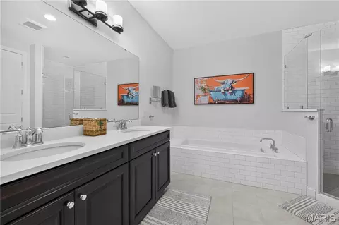 Bath - 1329 Cordata Dr, Frontenac, MO 63131 photo 1 of 3