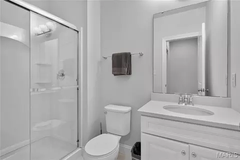 Bath - 1329 Cordata Dr, Frontenac, MO 63131 photo 3 of 3