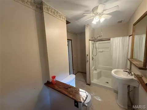 Bath - 1511 Jims Ln, Saint Clair, MO 63077 photo 1 of 2