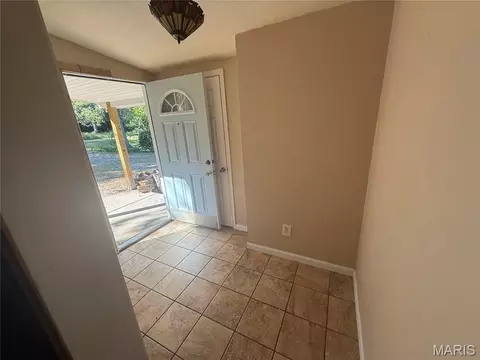 Entry Way - 1511 Jims Ln, Saint Clair, MO 63077 photo 1 of 3
