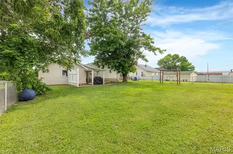 Exterior - 324 Rohm Pl, Roxana, IL 62084 photo 4 of 10