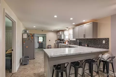 Kitchen - 324 Rohm Pl, Roxana, IL 62084 photo 1 of 5