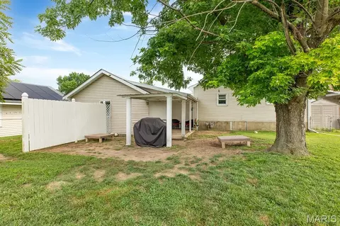 Exterior - 324 Rohm Pl, Roxana, IL 62084 photo 6 of 10
