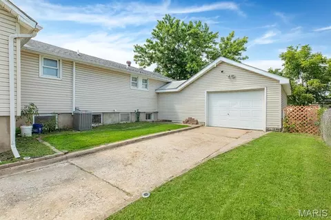 Exterior - 324 Rohm Pl, Roxana, IL 62084 photo 2 of 10