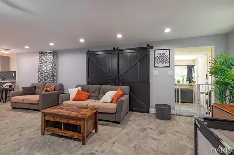 Living - 324 Rohm Pl, Roxana, IL 62084 photo 2 of 2