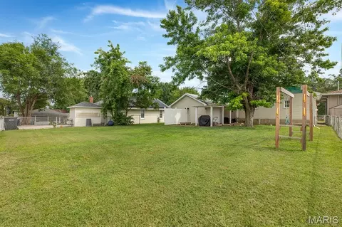 Exterior - 324 Rohm Pl, Roxana, IL 62084 photo 5 of 10