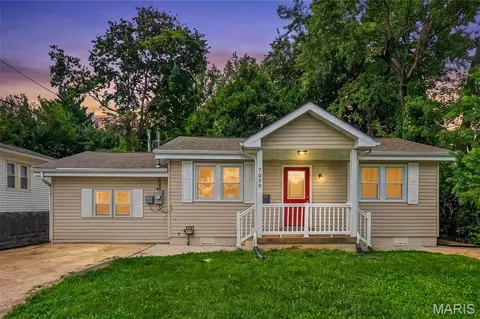 7030 Canterbury Ave, Saint Louis, MO 63143