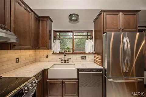 Kitchen - 828 Westbrooke Meadows Ct, Ballwin, MO 63021 photo 4 of 4