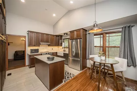 Kitchen - 828 Westbrooke Meadows Ct, Ballwin, MO 63021 photo 3 of 4