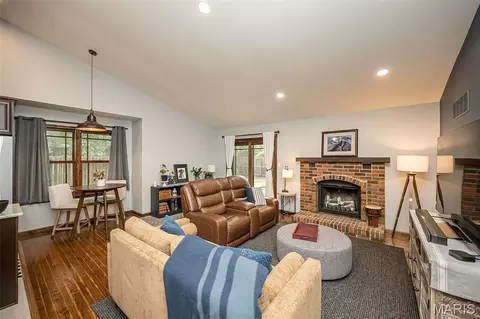 Living - 828 Westbrooke Meadows Ct, Ballwin, MO 63021 photo 4 of 4