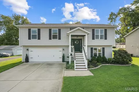 208 Fairview Ave, Collinsville, IL 62234