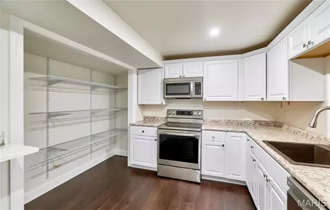 Kitchen - 409 Westridge Dr, Troy, MO 63379 photo 11 of 12