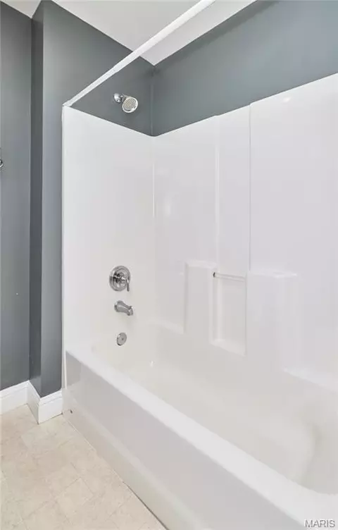 Bath - 409 Westridge Dr, Troy, MO 63379 photo 7 of 12
