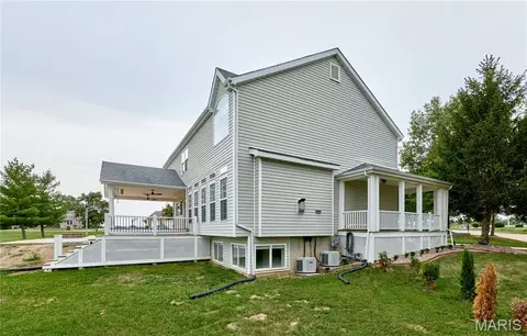 Exterior - 409 Westridge Dr, Troy, MO 63379 photo 6 of 13
