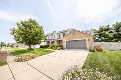 Exterior - 707 Wheatfield Rd, O'fallon, IL 62269 photo 9 of 10