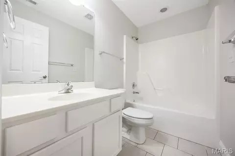 Bath - 707 Wheatfield Rd, O'fallon, IL 62269 photo 6 of 7